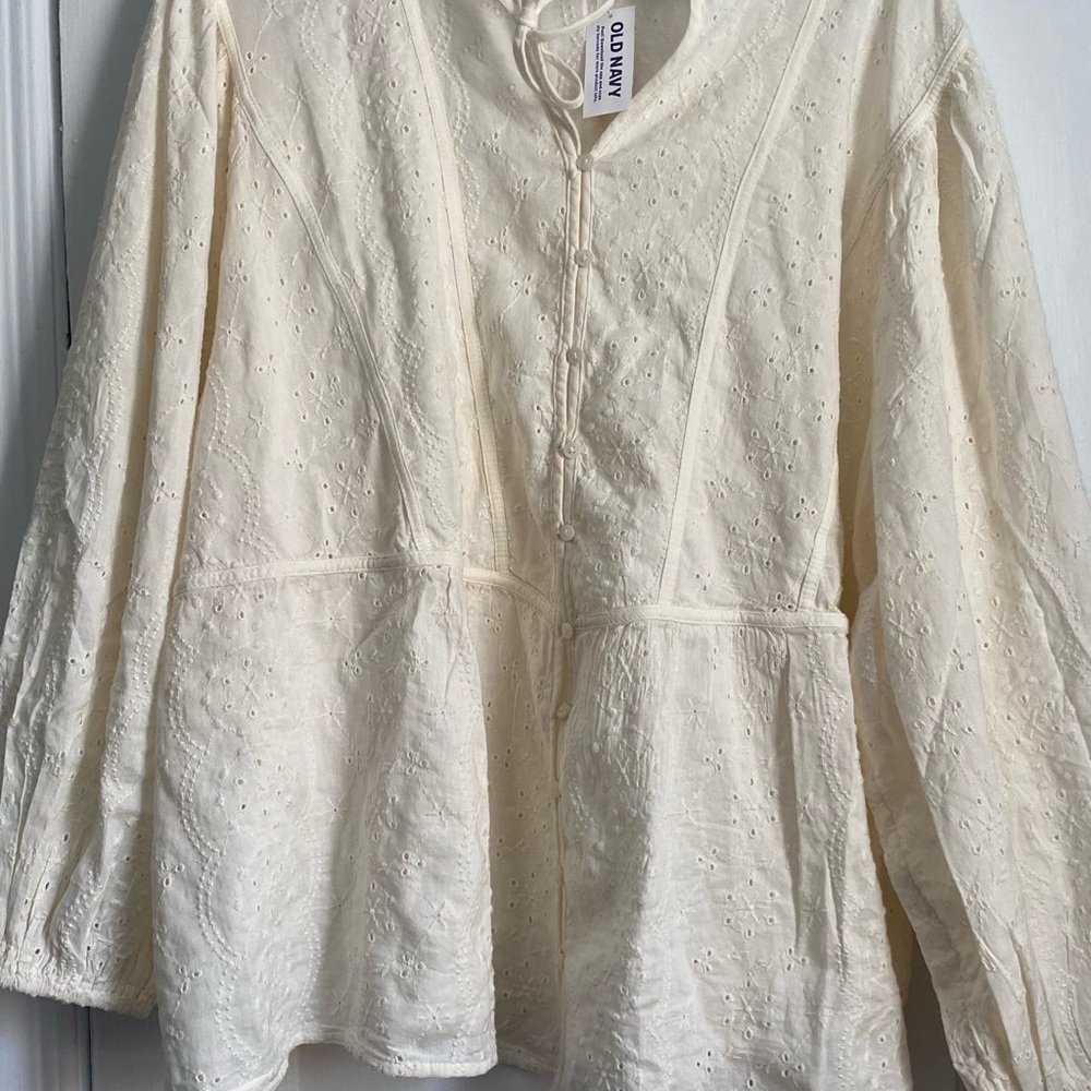 NWT - Old Navy Oversized Blouse with Embroidery Details- Size: 3X - Picture 2 of 16